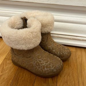 Toddler girl Uggs size 7 worn only several times